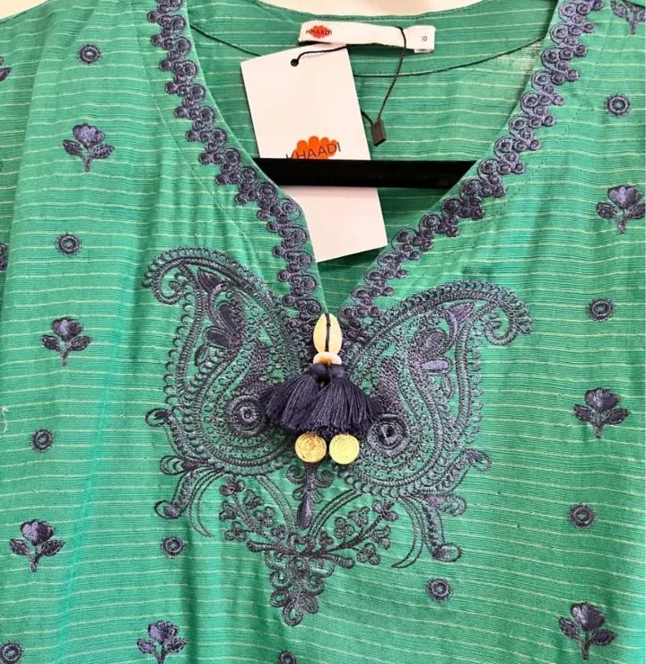 Khaadi's Green Salwar Kameez Suit image indicator(6)