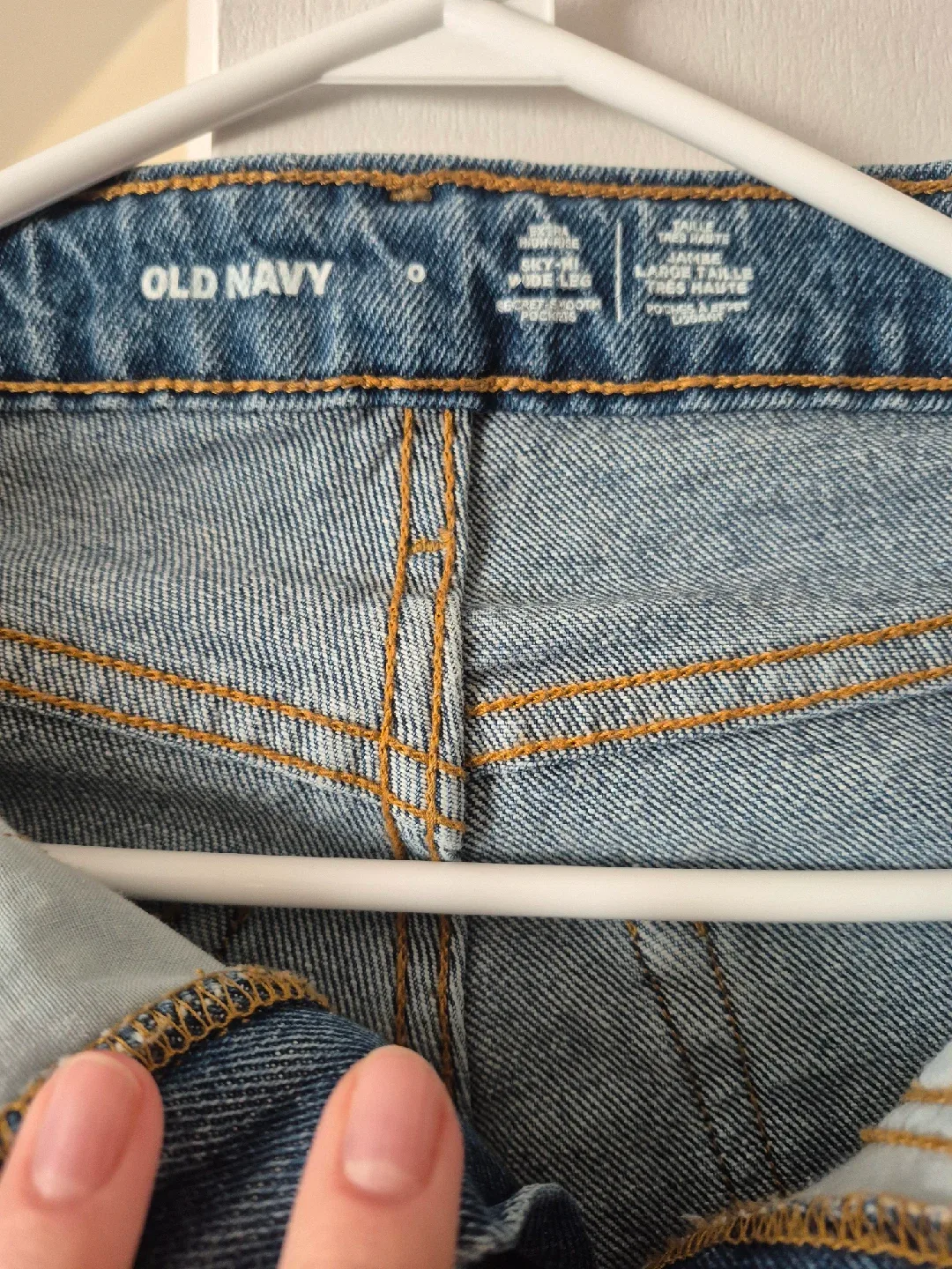 Old Navy Ripped Jeans - Size 26 image indicator(2)