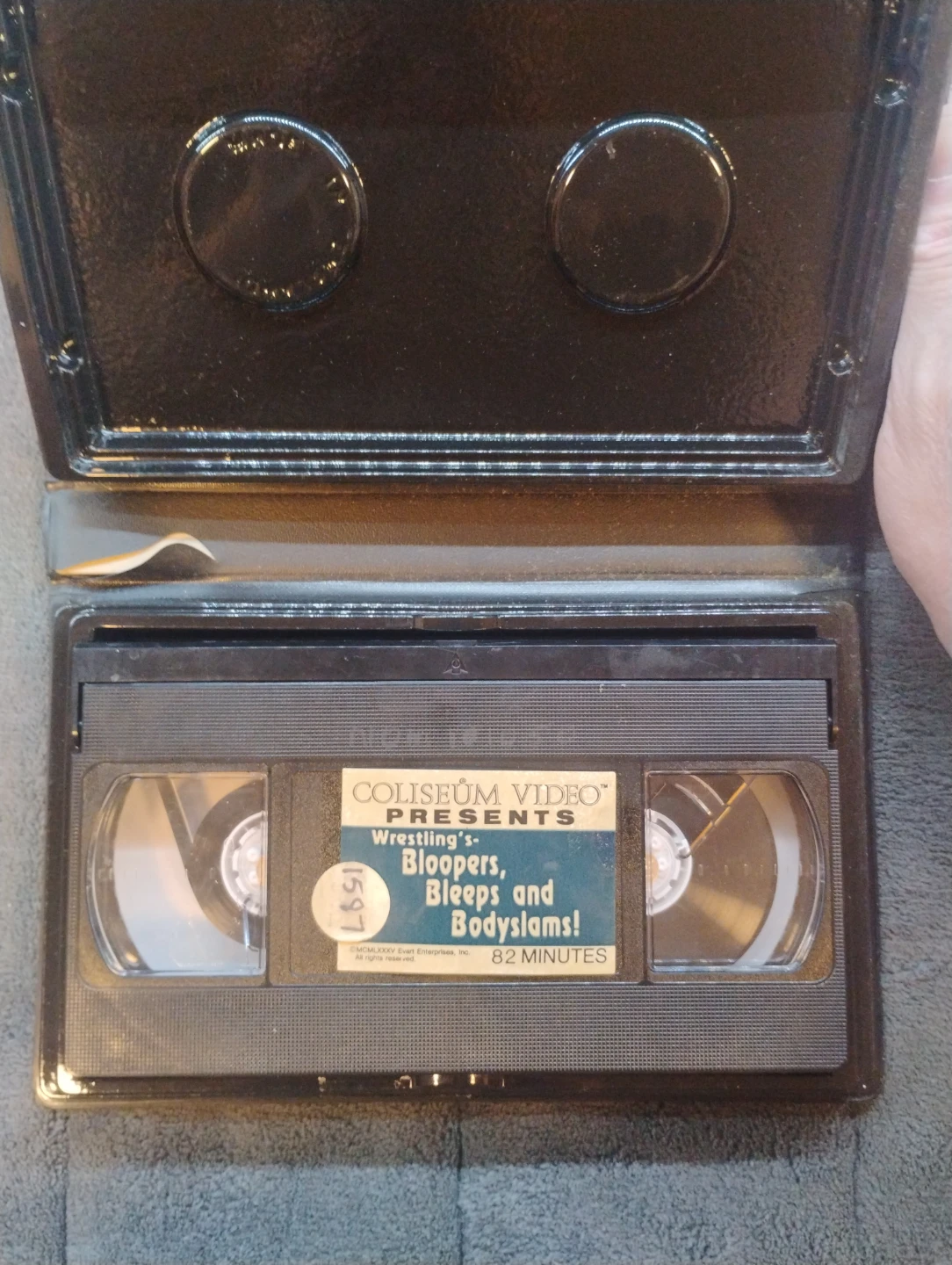 Coliseum Video: Wrestling's Bloopers, Beeps & Bodyslams VHS - photo 3
