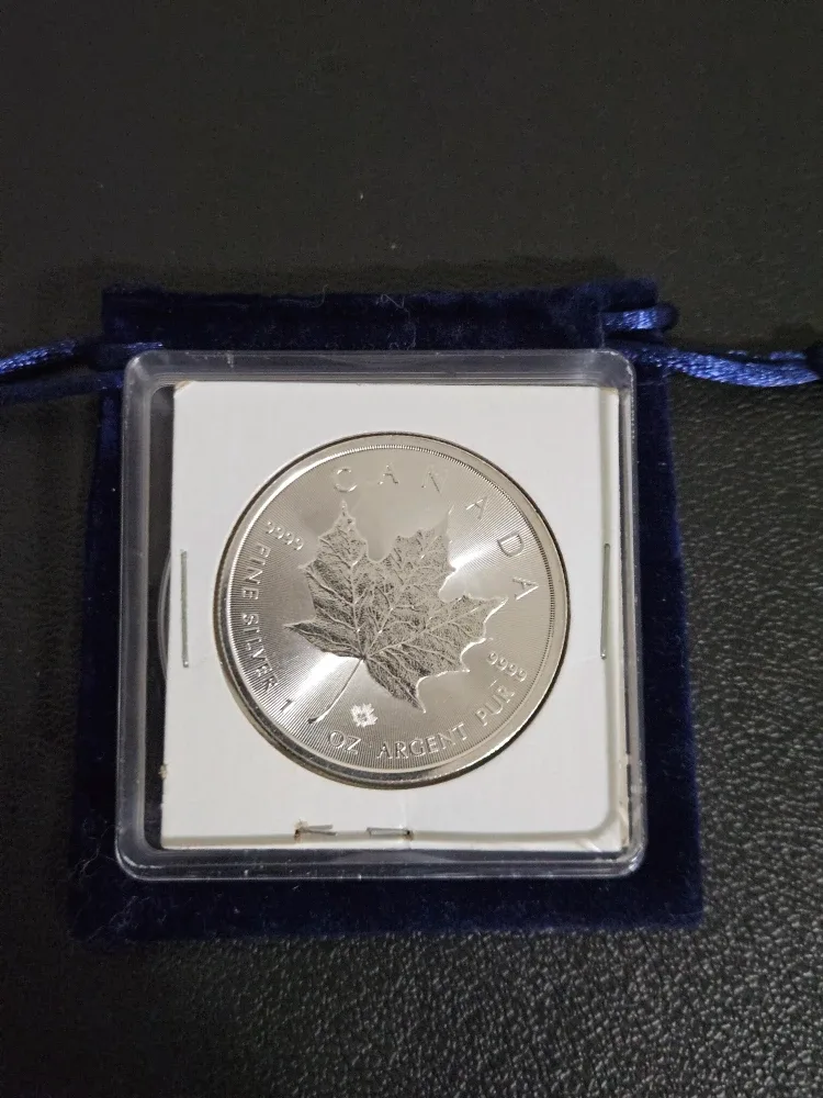 Canadian Silver Coins - Various Years image indicator(10)