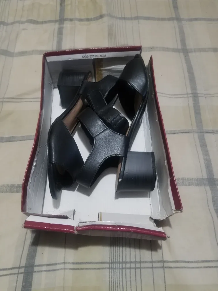 Breckelle's Black Heeled Sandals, Size 10