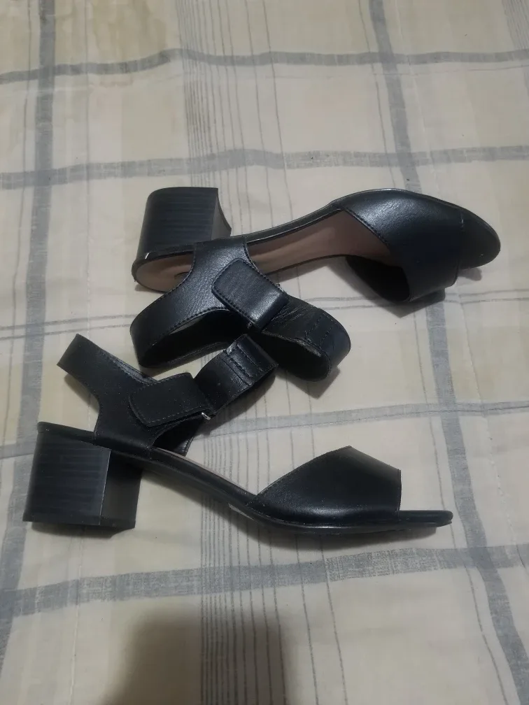 Breckelle's Black Heeled Sandals, Size 10 image indicator(4)