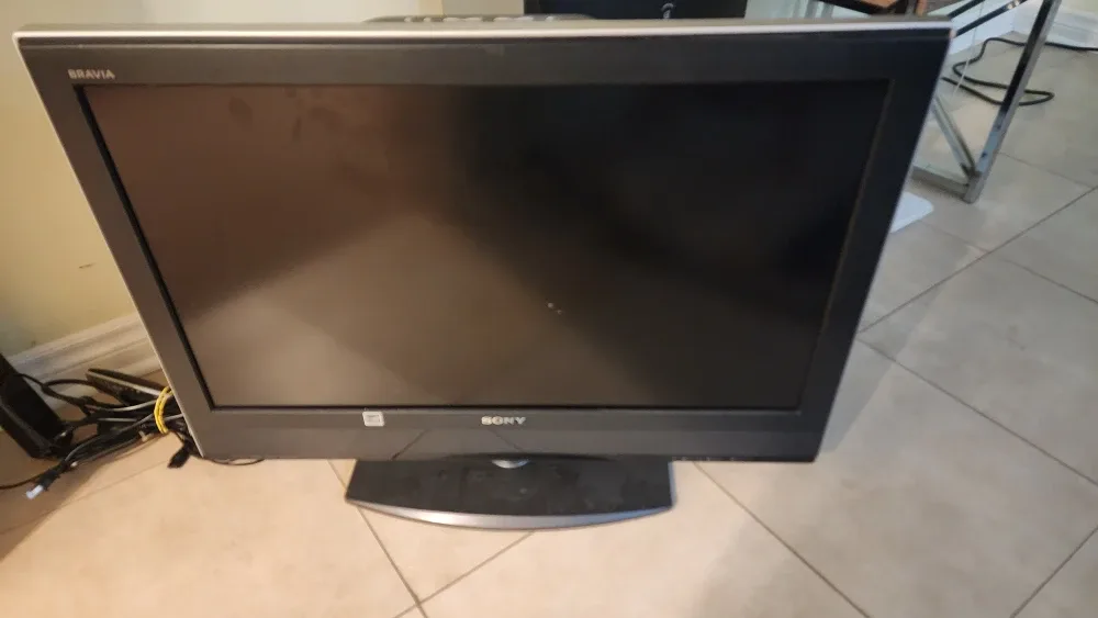 Sony Bravia KDL-32S2400 LCD Digital Colour TV