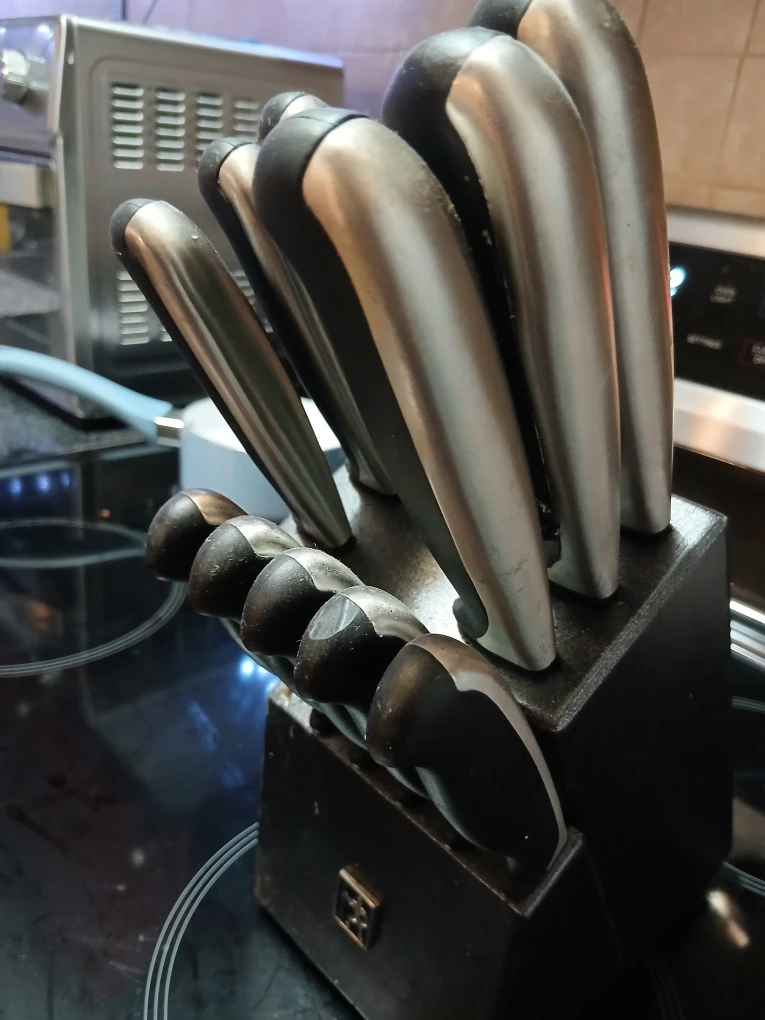 Zwilling J.A. Henckels Knife Set - photo 3