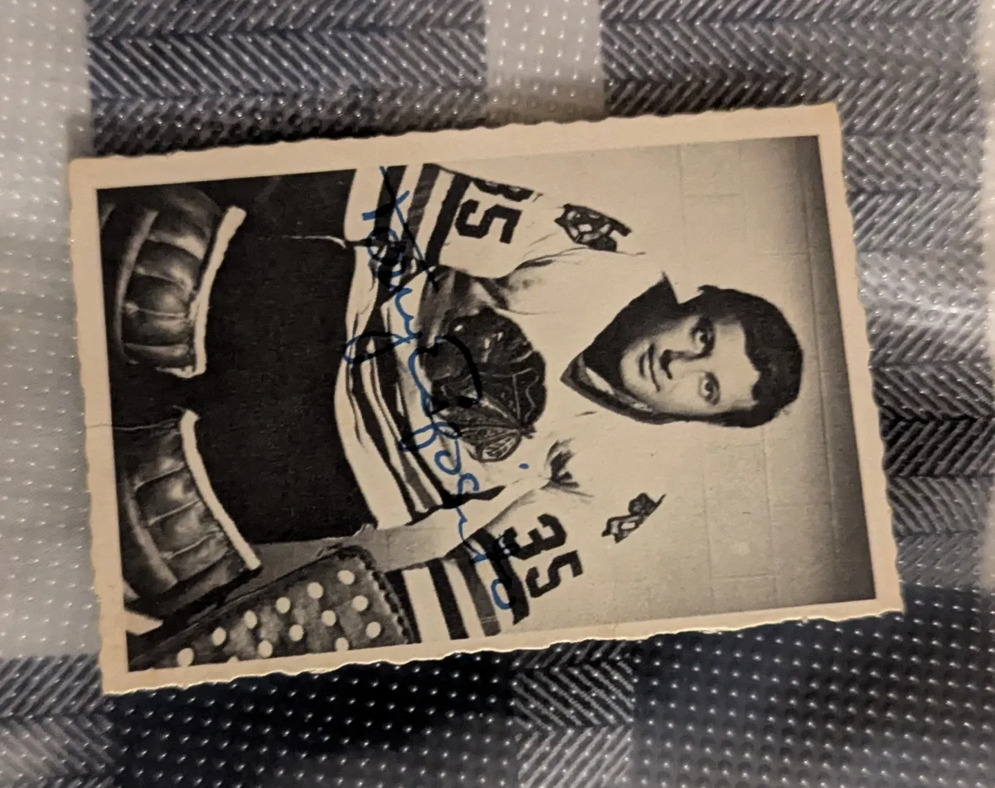 Vintage hockey cards either all together or seperate image indicator(3)