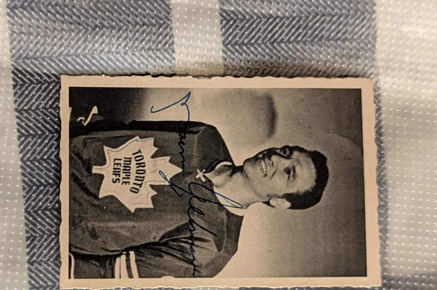 Vintage hockey cards either all together or seperate image indicator(5)