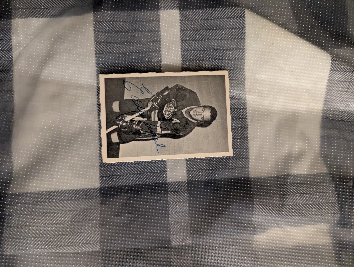 Vintage hockey cards either all together or seperate image indicator(7)