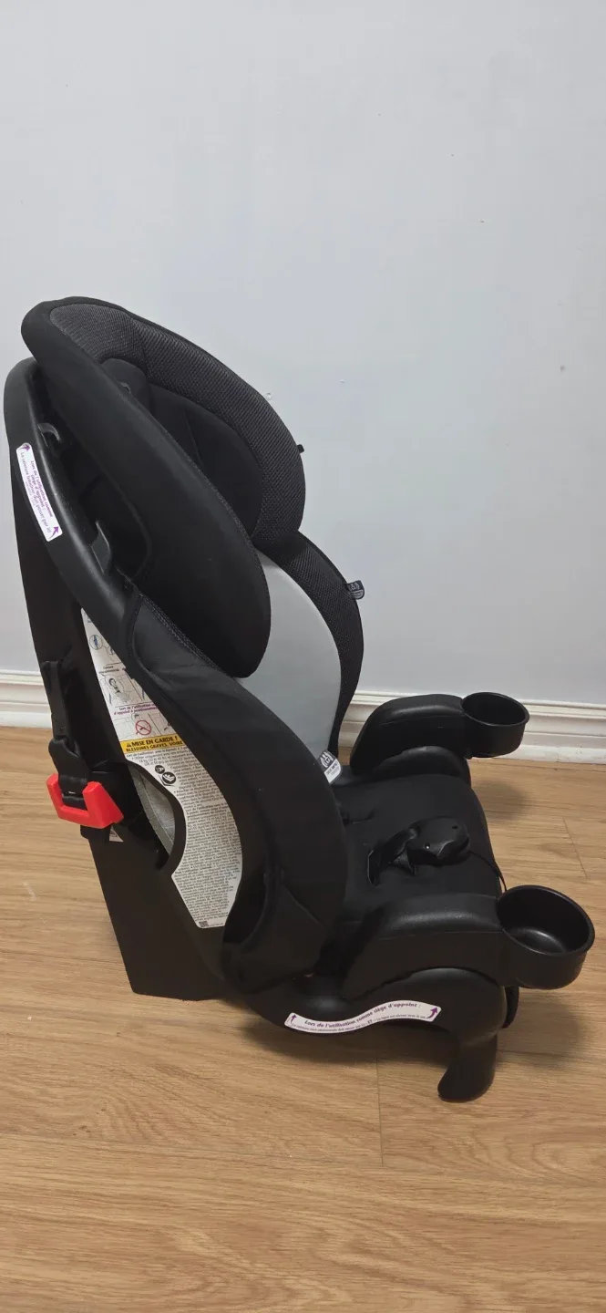 Evenflo Car Seat - Black & Grey image indicator(4)