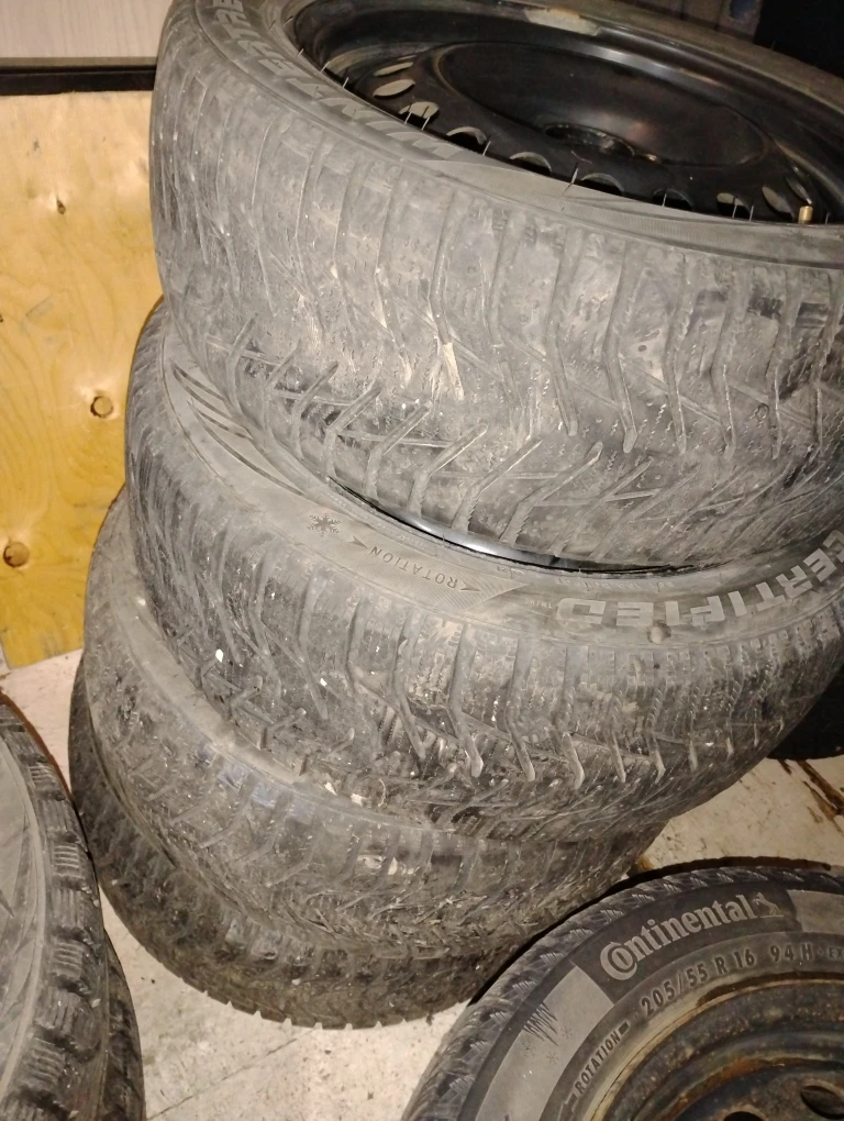 Set of 4 on rims Continental Winter Tires 205/55 R16 - photo 3