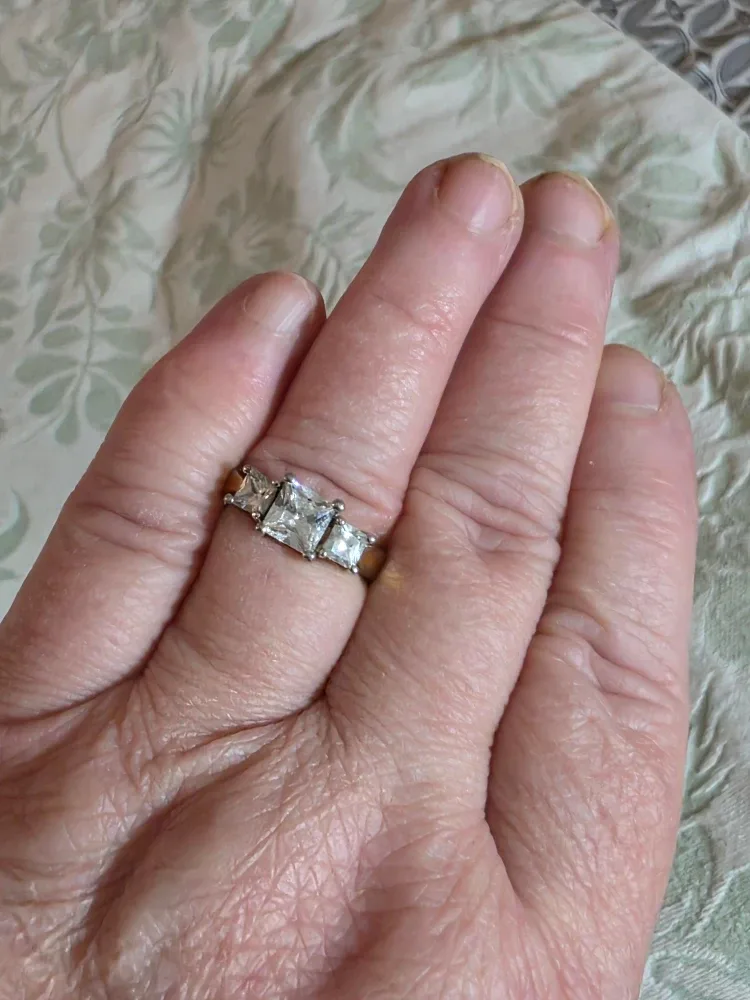 Vintage 10k Gold Ring with Cubic Zirconia image indicator(4)