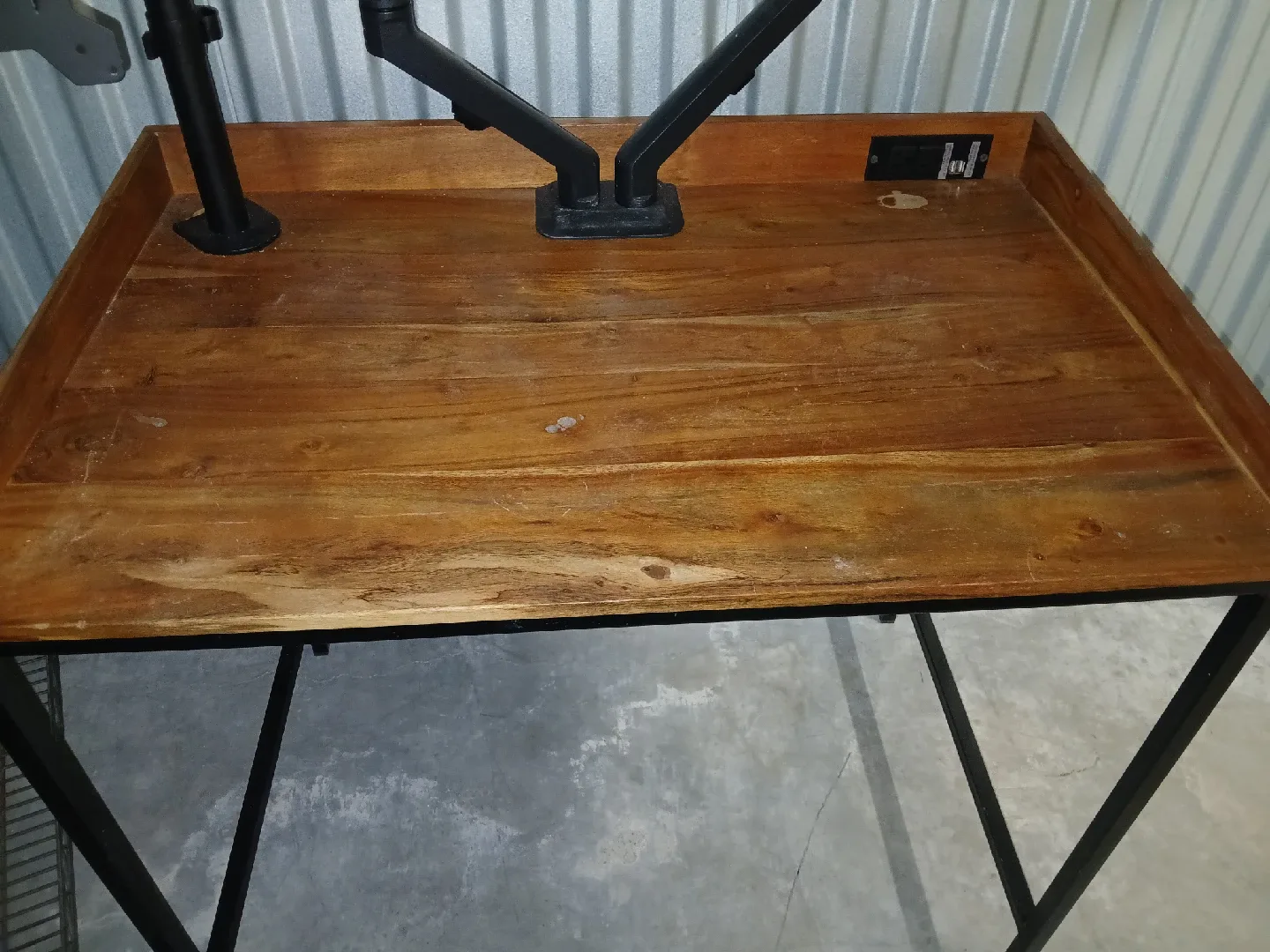 Wooden Desk with Monitor Arms image indicator(2)