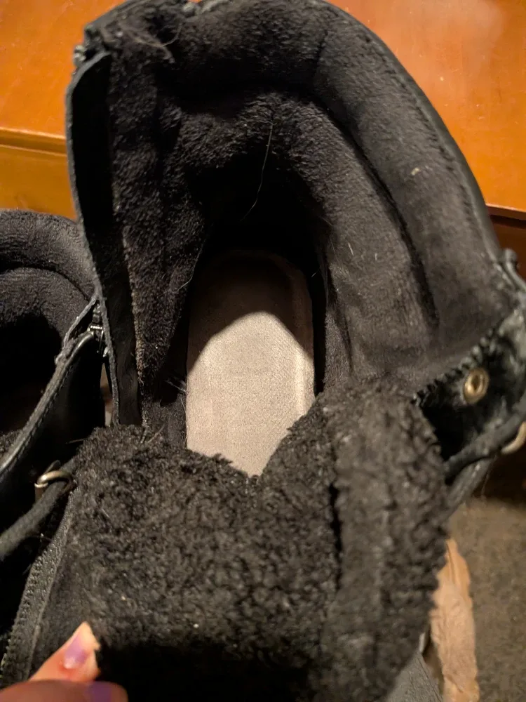 Black ladies Winter Boots BARETRACKS SIZE 9.5 image indicator(5)