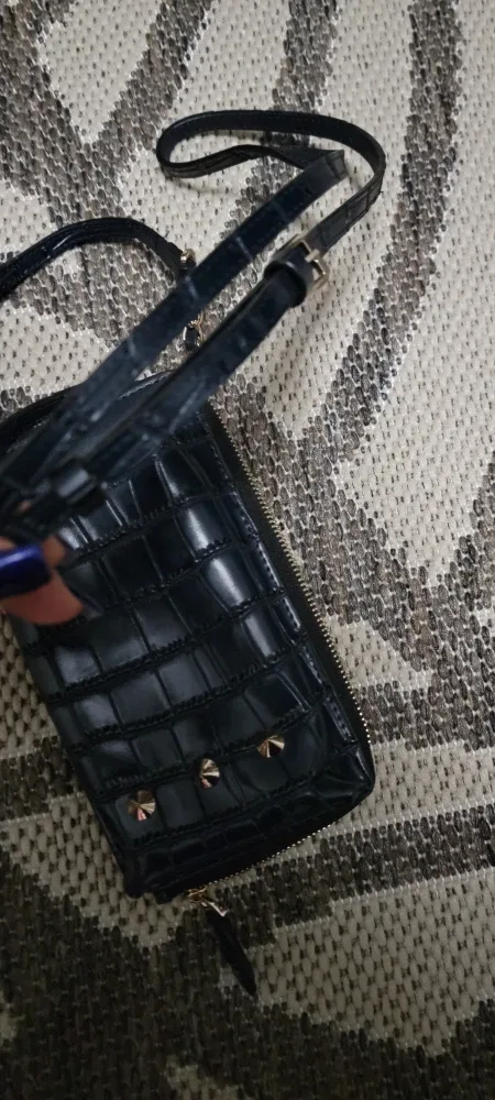 Finn Esker Black Crossbody Bag image indicator(4)