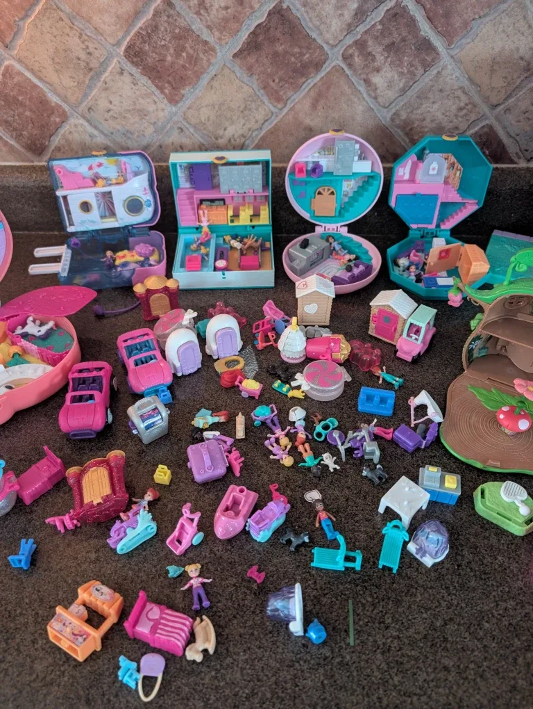 Polly Pocket Vintage Lot image indicator(7)