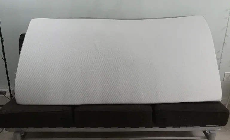 Memory foam mattress like new, clean, barely used