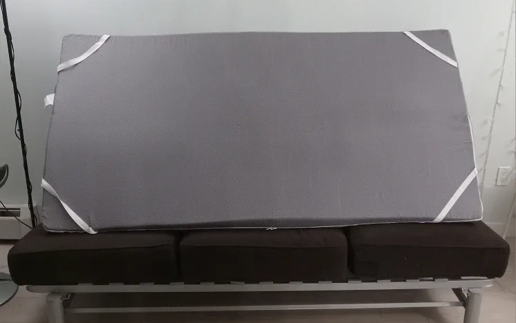 Memory foam mattress like new, clean, barely used image indicator(2)