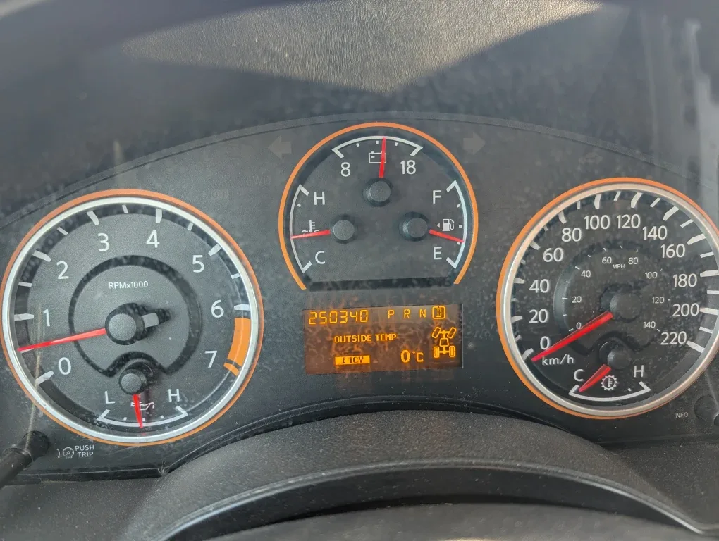2010 Nissan titan image indicator(4)