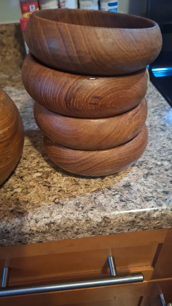 Vintage salad bowls set. Pickup And Cash Only image indicator(3)