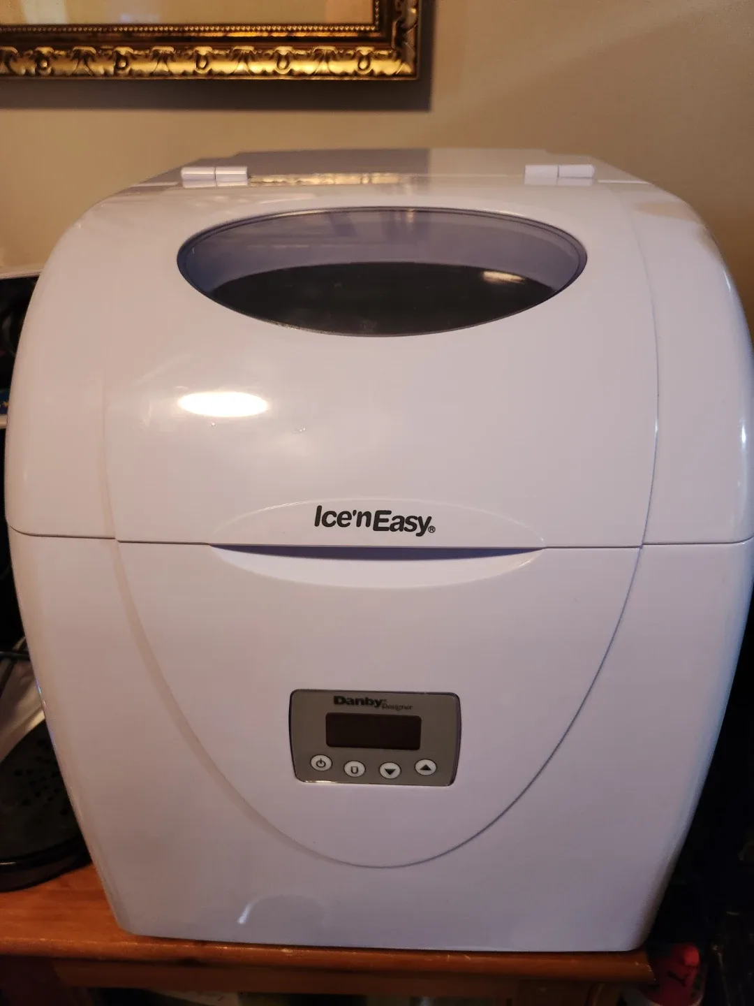 EXTRA LARGE ICE MAKER MAKES 3 SIZES LIKE NEW image indicator(7)