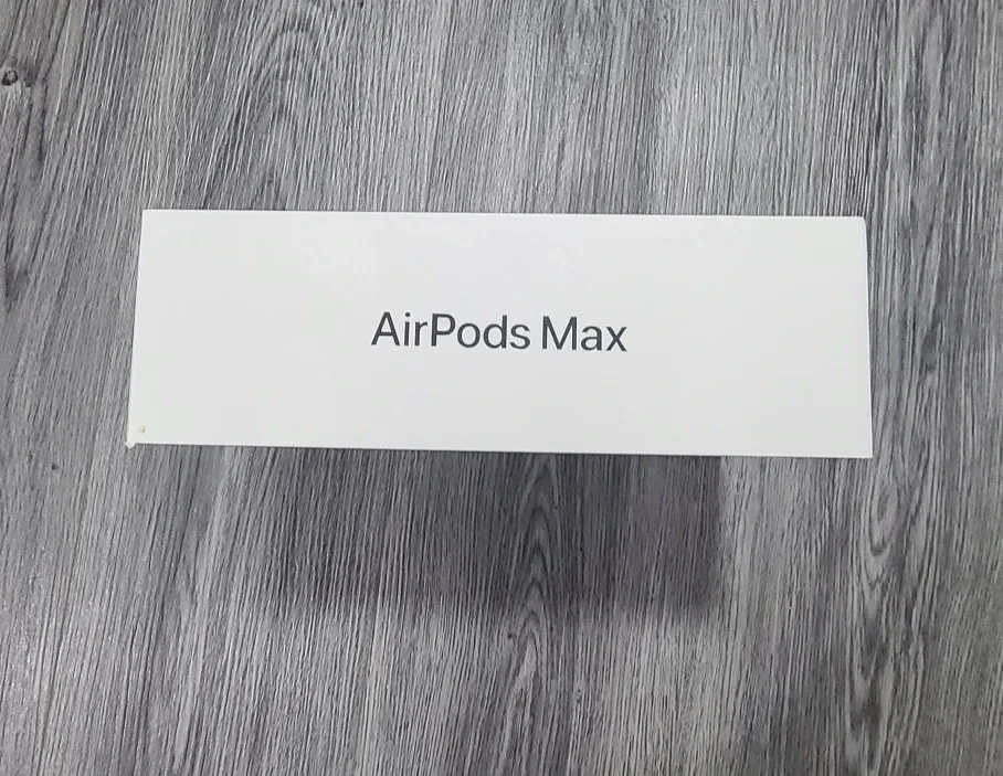 NEW  AirPod Max - Midnight image indicator(4)