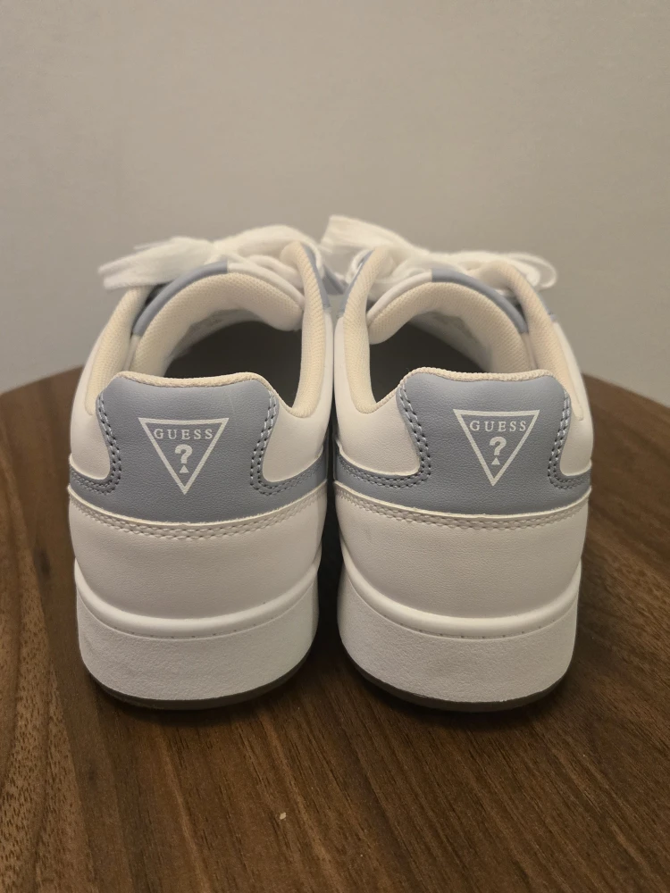 Guess Sneakers Size 7.5 - photo 4