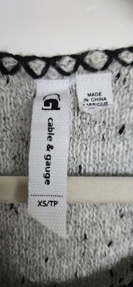 Cable & Gauge Grey Sweater, Size XS (BUT fits a Small) - photo 5
