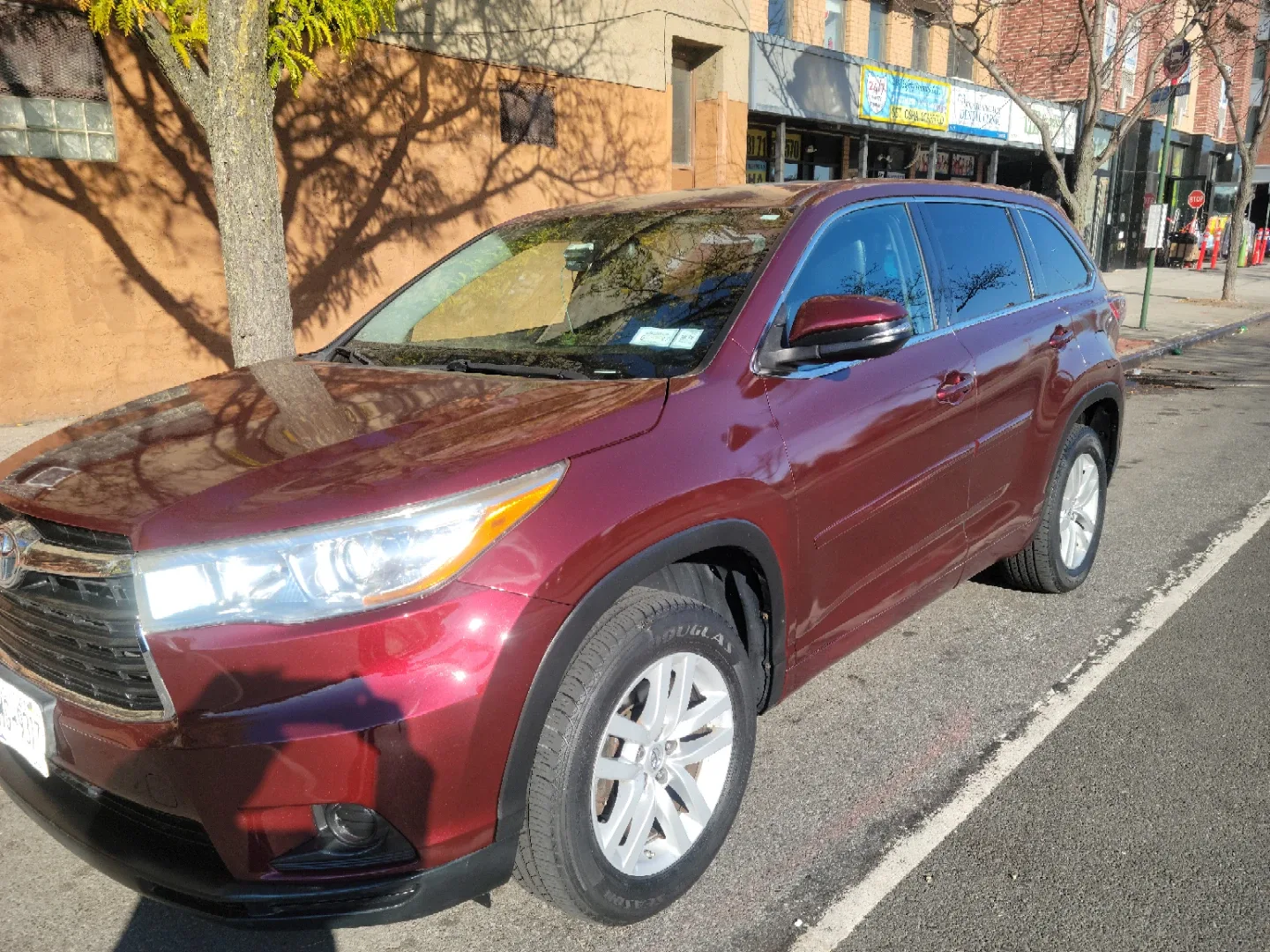 Toyota Highlander SUV - Burgundy image indicator(2)