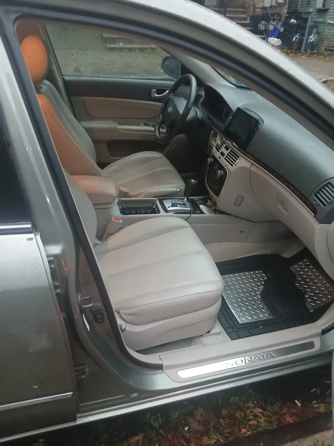 Hyundai Sonata - Sedan image indicator(2)