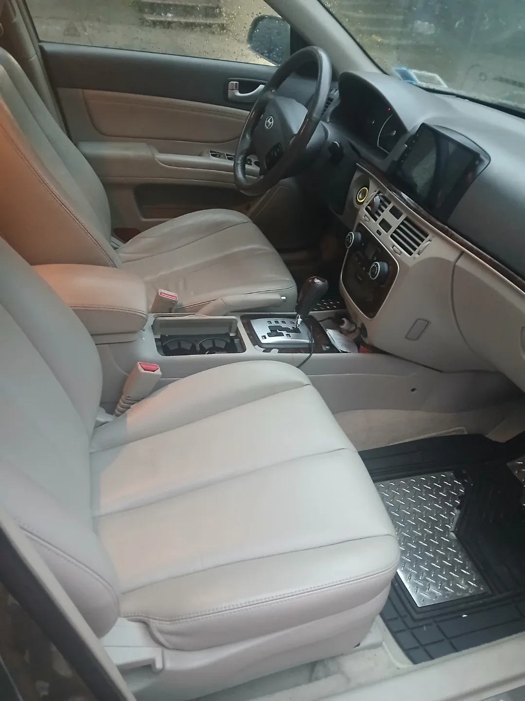 Hyundai Sonata - Sedan image indicator(3)