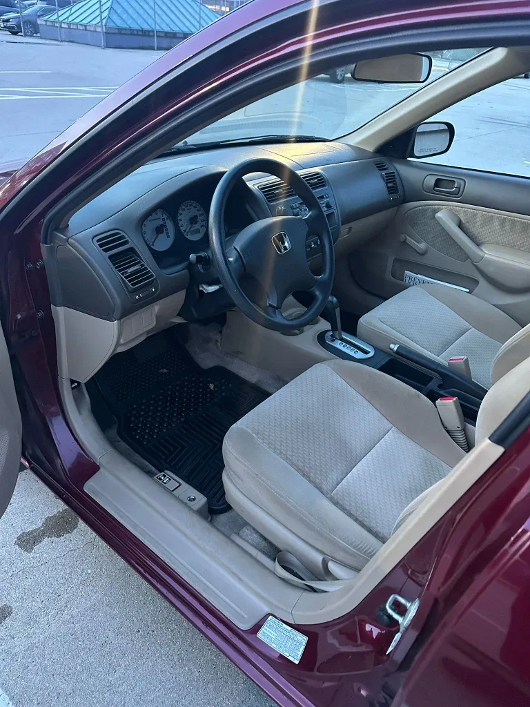 Honda Civic Sedan - Maroon image indicator(10)