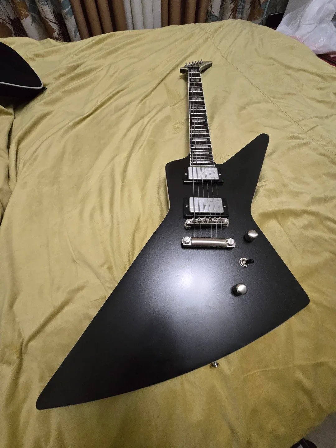 Epiphone Extura Guitar with Gig bag image indicator(4)