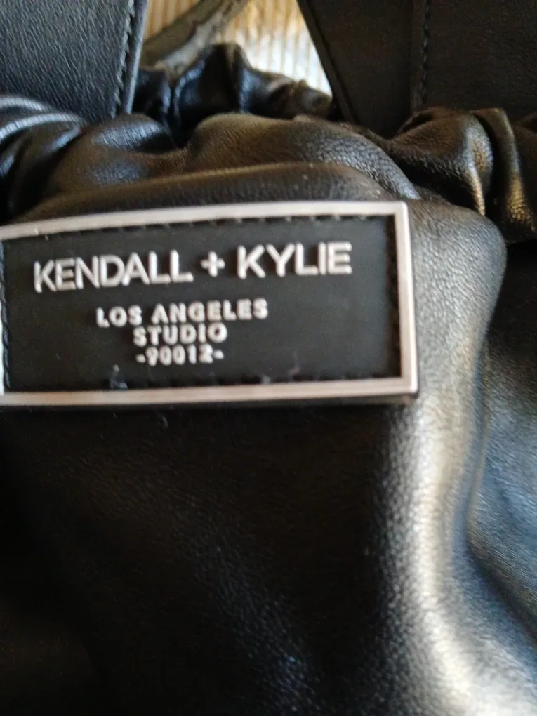 Free Kendall & Kylie  Black Bag image indicator(2)