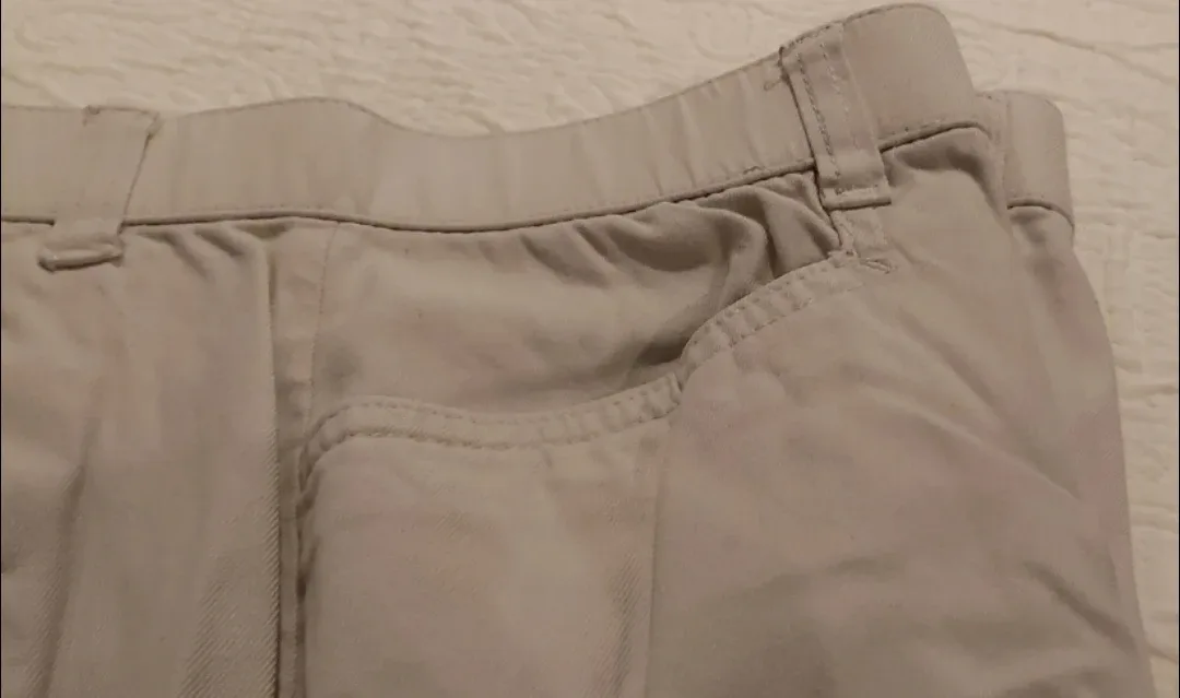 Northern Reflections Essential Khaki Capris - Size 6 image indicator(5)