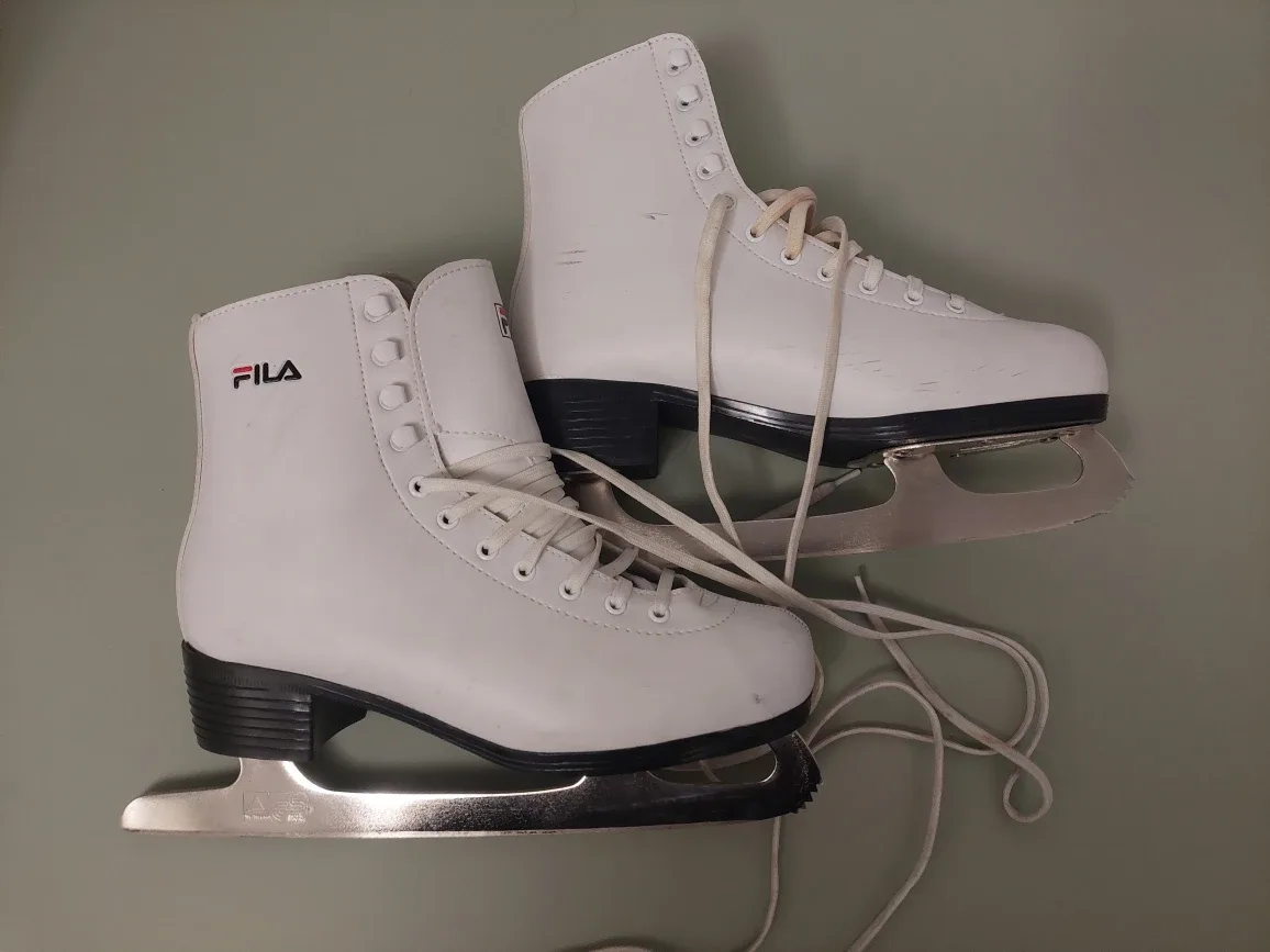 FILA Women's Ice Skates image indicator(2)