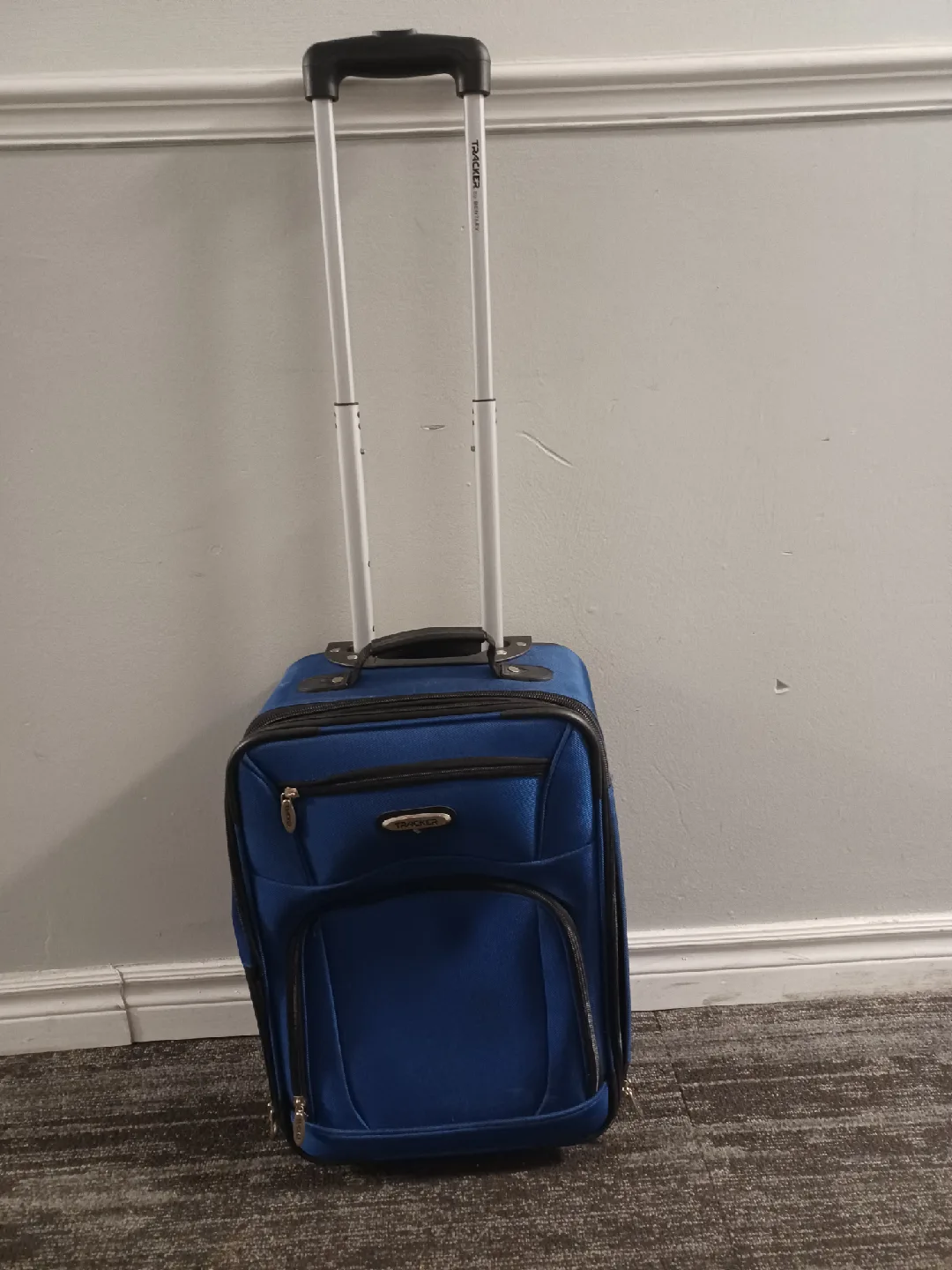 Tracker Blue Carry-On Suitcase image indicator(2)