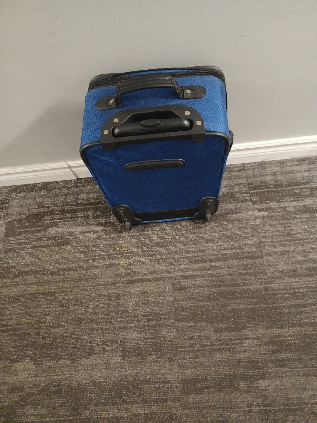 Tracker Blue Carry-On Suitcase image indicator(5)