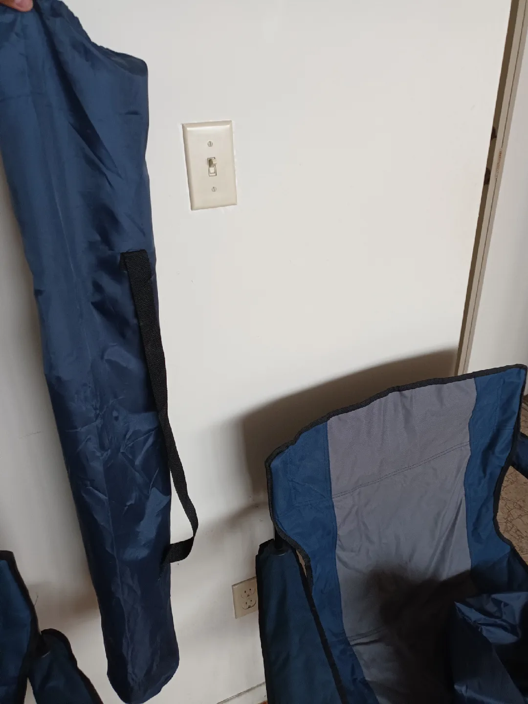 Selling 2 foldable camping chairs w Cupholder & Carrybags image indicator(3)