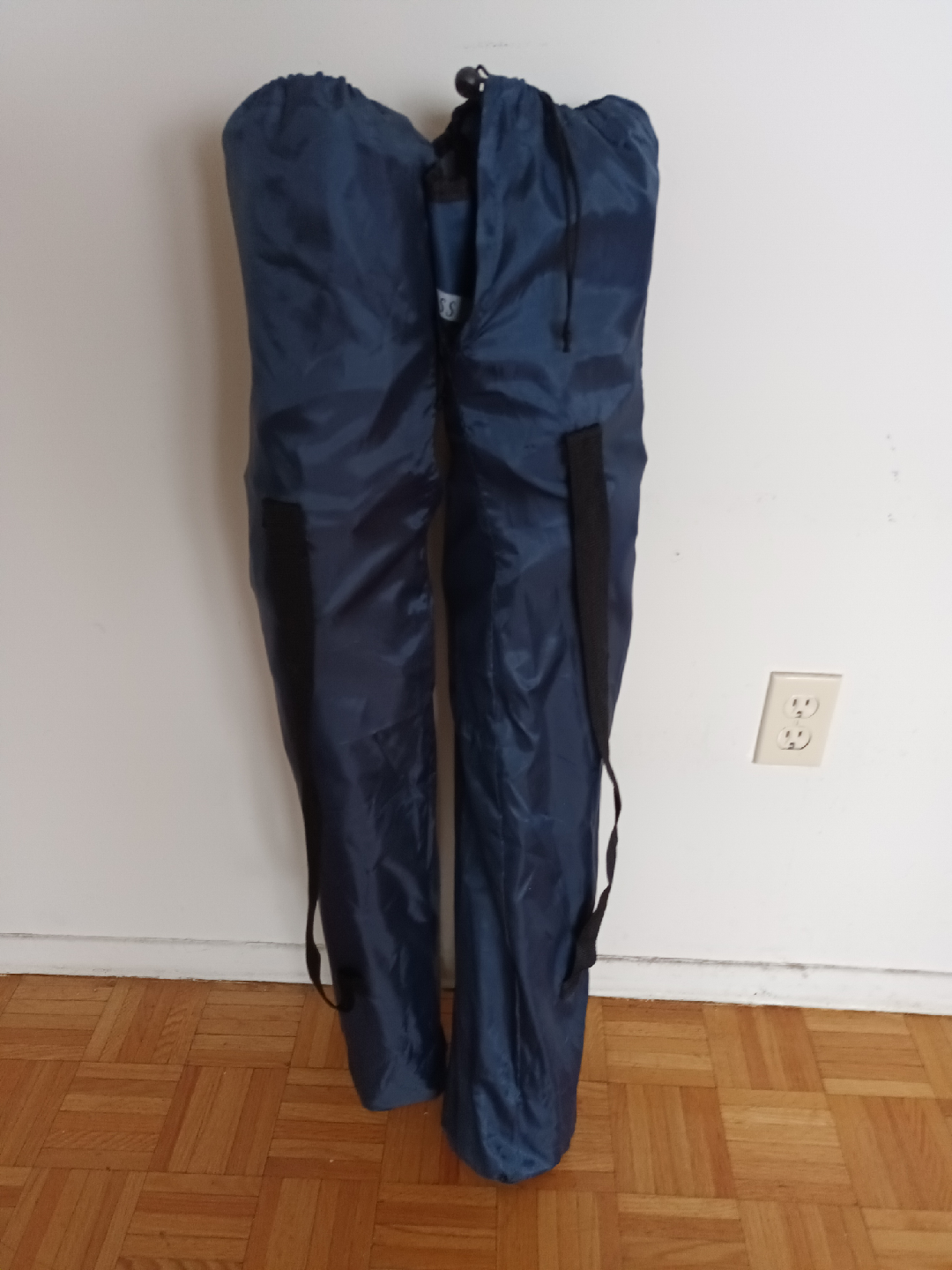 Selling 2 foldable camping chairs w Cupholder & Carrybags - photo 4