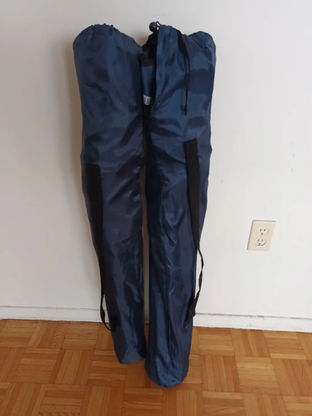 Selling 2 foldable camping chairs w Cupholder & Carrybags image indicator(4)