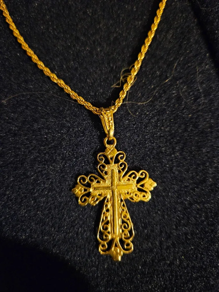 Gold Cross Pendant Necklace image indicator(3)