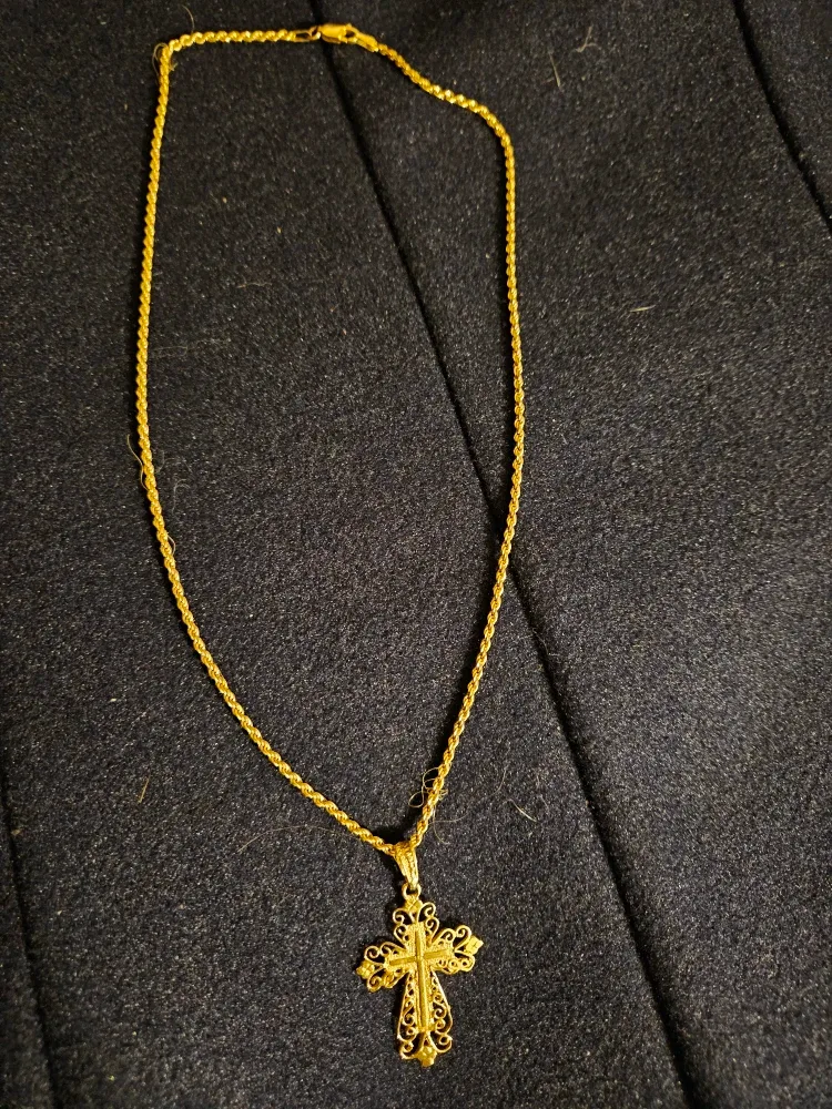 Gold Cross Pendant Necklace image indicator(4)