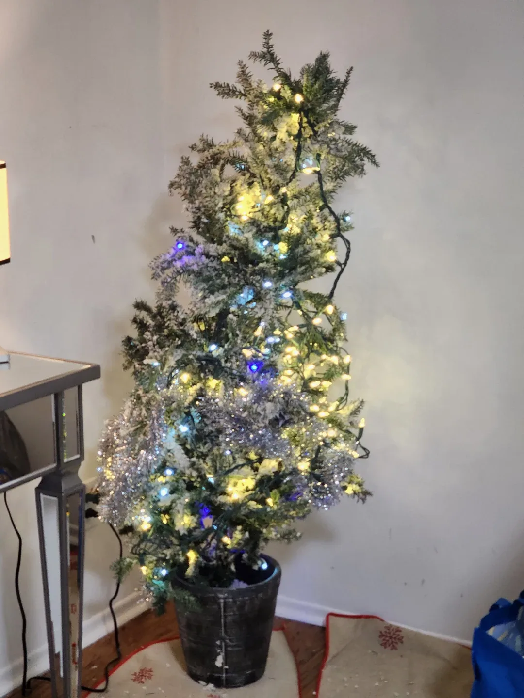 Pre-lit Christmas Tree with Stand image indicator(5)