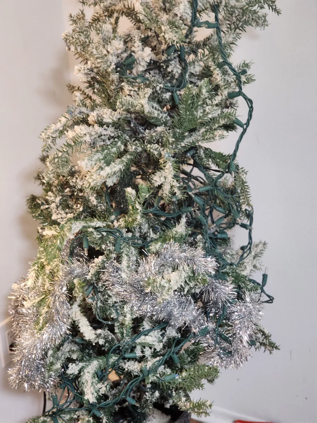 Pre-lit Christmas Tree with Stand image indicator(8)