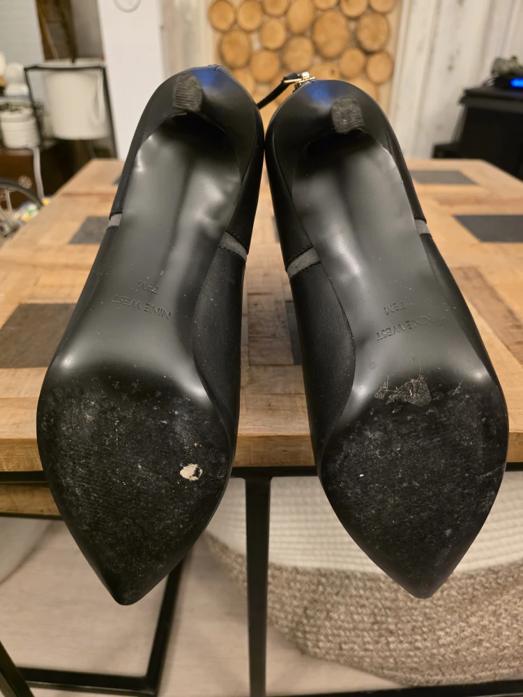 Nine West Black Leather Heeled Booties - Size 7.5 - photo 2