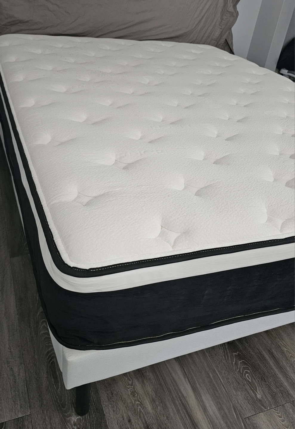 Queen Size Hybrid Mattress – Great Condition - photo 2