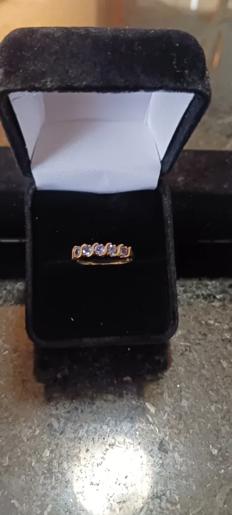 10k Gold Ring with Tanzinite Stones image indicator(4)