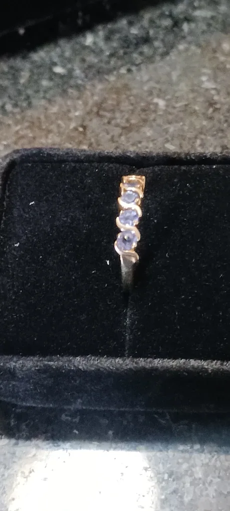 10k Gold Ring with Tanzinite Stones image indicator(5)
