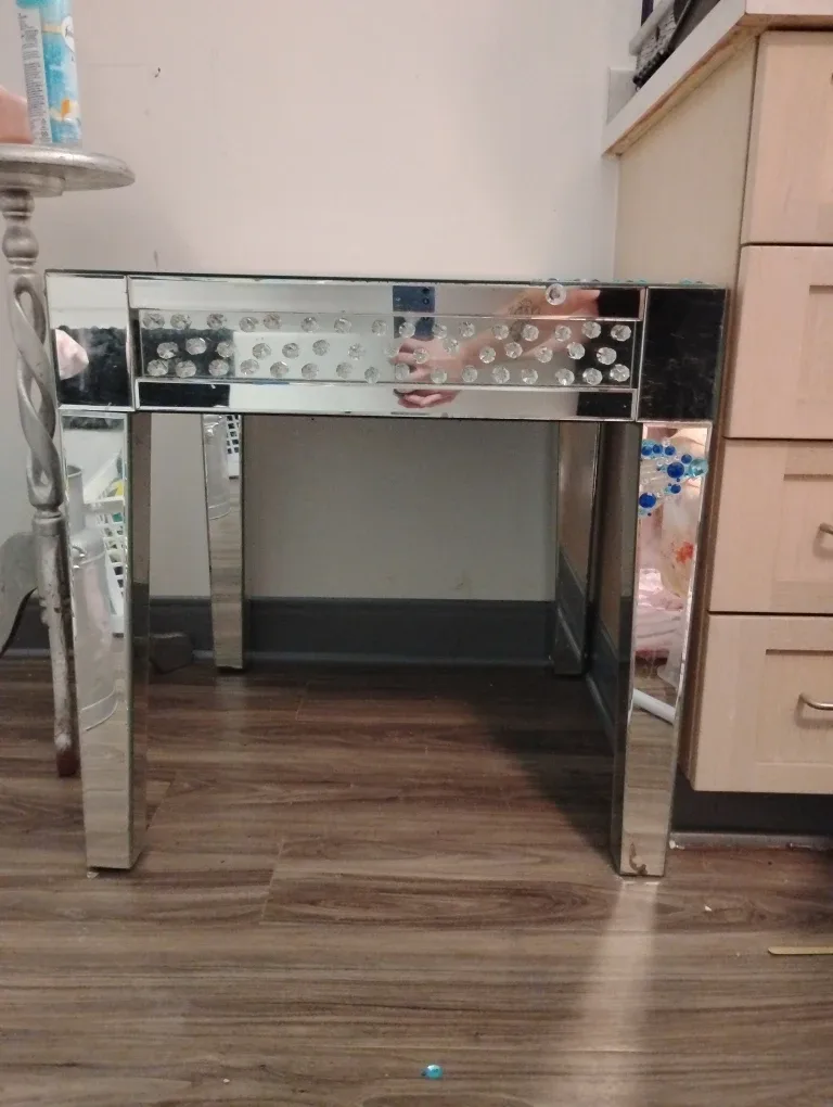 Mirrored Vanity Table with Crystal Accents image indicator(3)