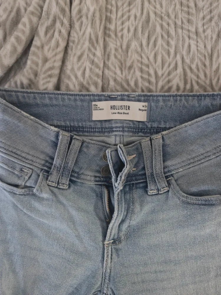 Hollister Low-Rise Boot Jeans - Size 3R image indicator(2)