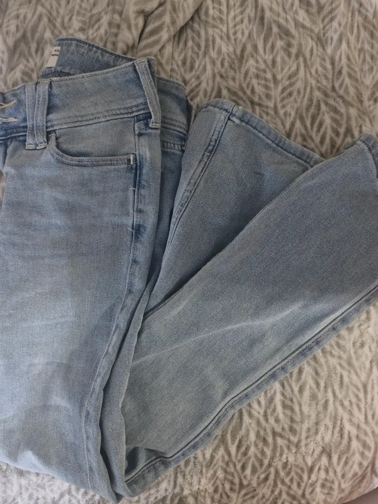 Hollister Low-Rise Boot Jeans - Size 3R image indicator(3)